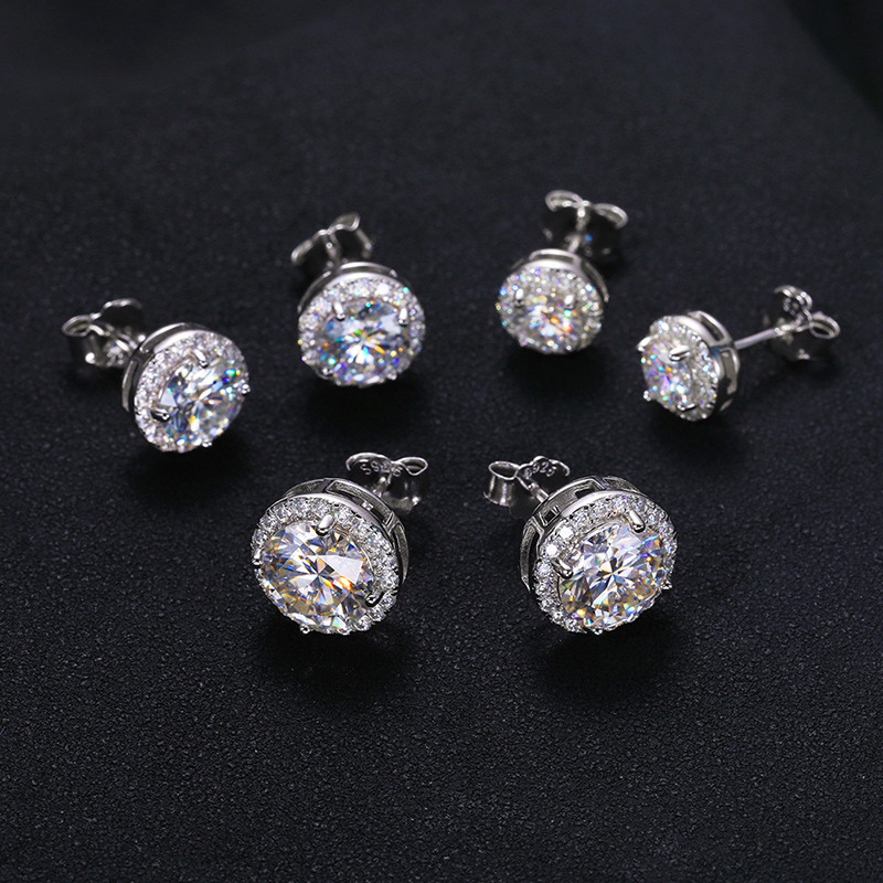 Rock Sugar Round Moissanite Earrings – Ansicht 2