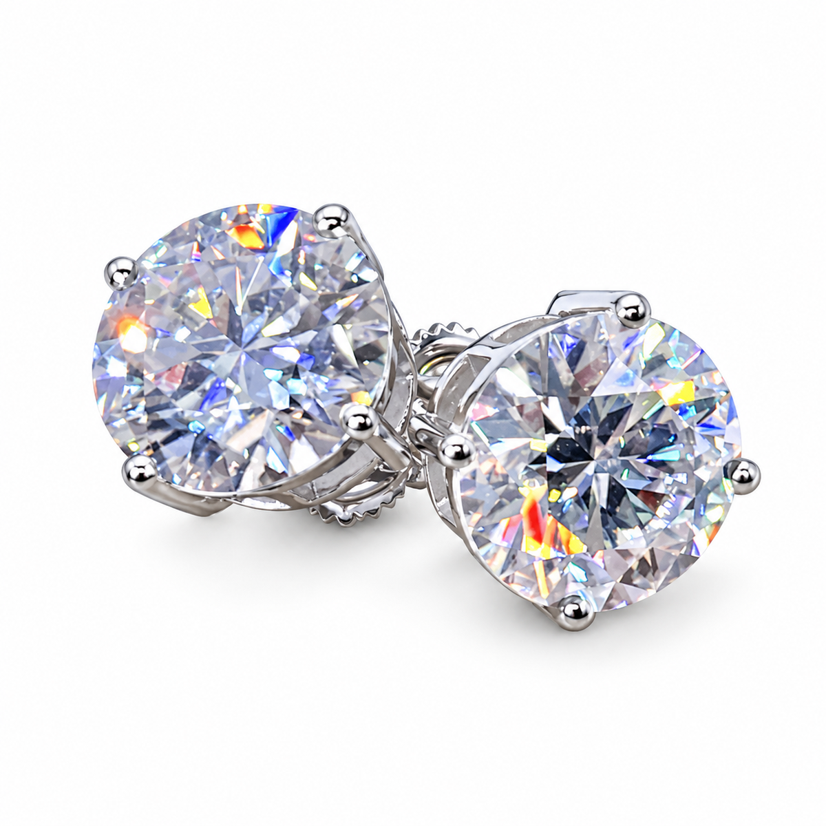 Classic Round S925 Moissanite Ohrstecker – Vorderansicht auf weißem Hintergrund