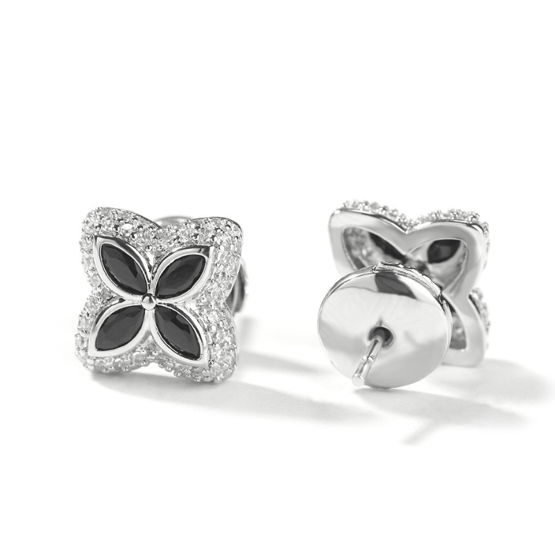 Four Leaf Clover Moissanite Ohrringe – schwarze Variante auf weißem Hintergrund