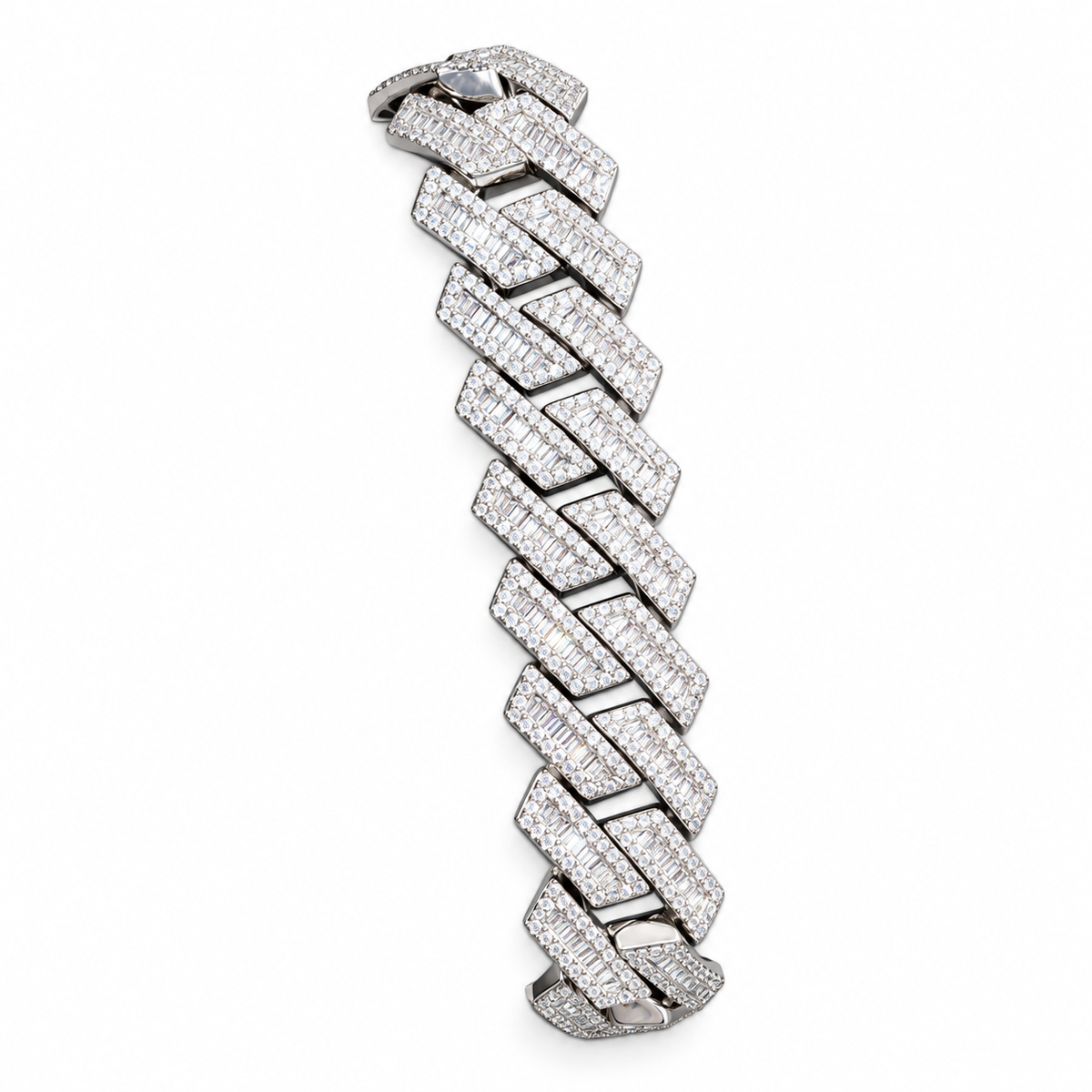 18mm Baguette Prong Moissanite Cuban Bracelet – weißer Hintergrund