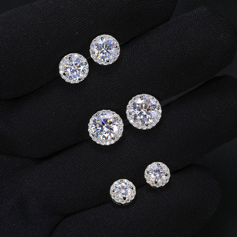 Rock Sugar Round Moissanite Earrings – Ansicht 3