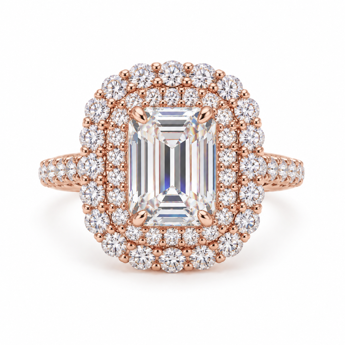 Emerald Halo Moissanite Ring – Rose Gold Finish – auf weißem Hintergrund