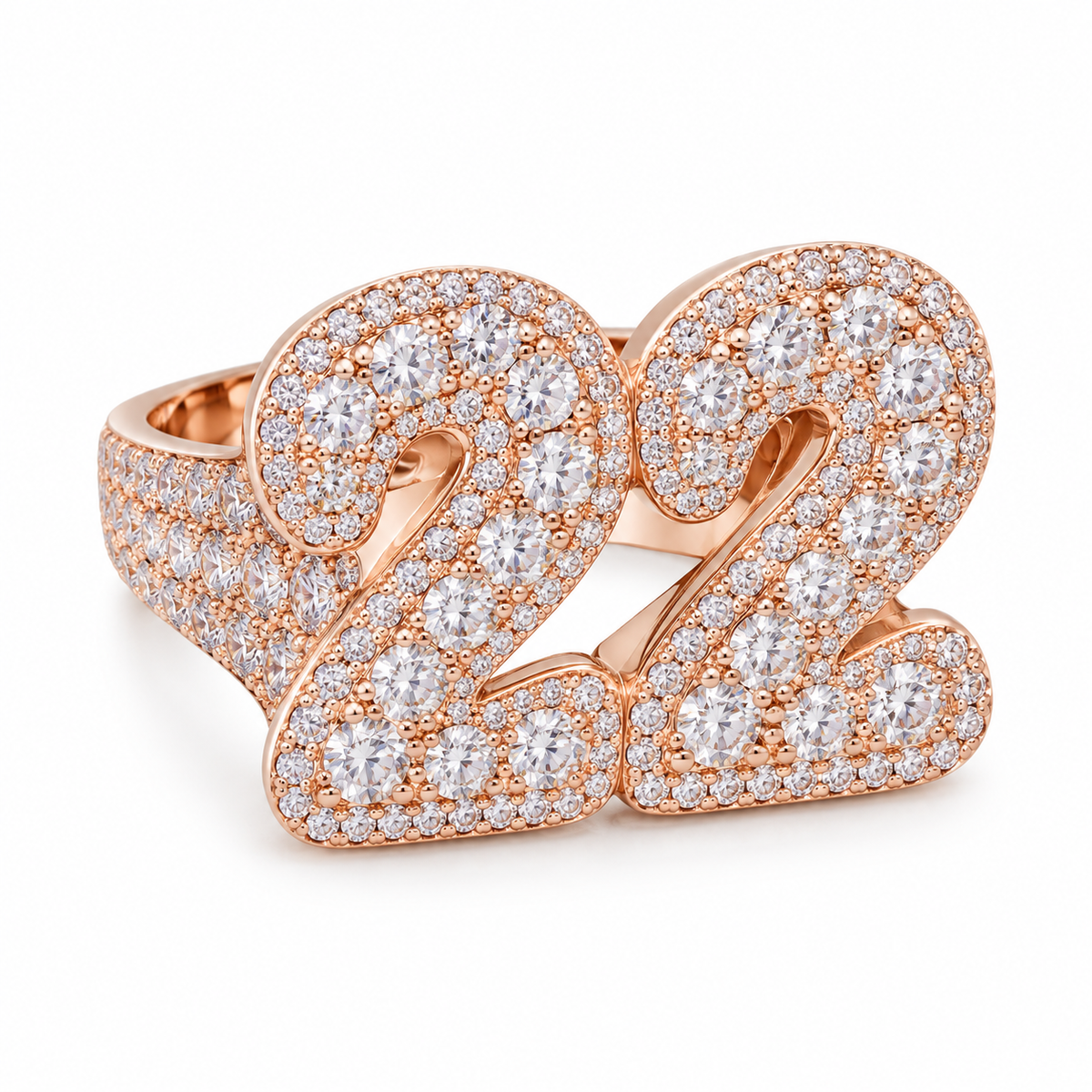 Number 22 Moissanite Ring – auf weißem Hintergrund